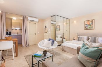 Natascha’s Beachfront / Boutique Studio Apartment A1