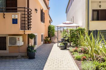 Olea Magica / 2B Apt Buza with garden