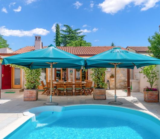 Villa rustica Diana con piscina vicino a Rovigno