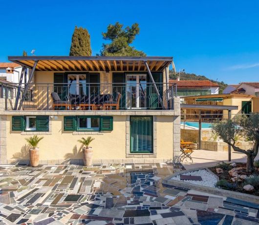 Villa Ivona with heated pool in Rovinj