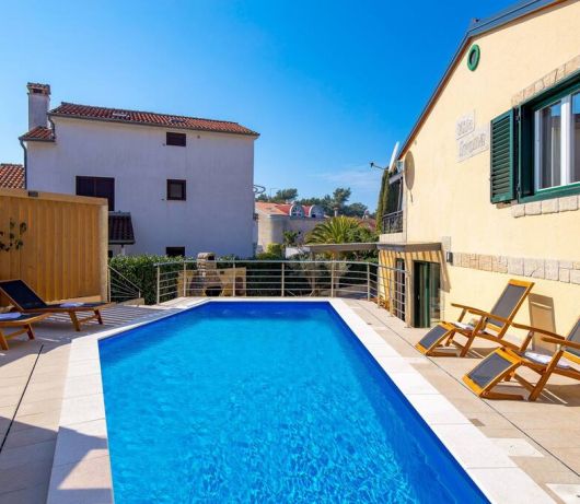 Villa Ivona with heated pool in Rovinj