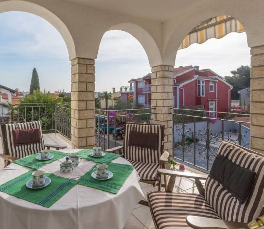 Elegant 2-bedroom apartment with balcony in Rovinj