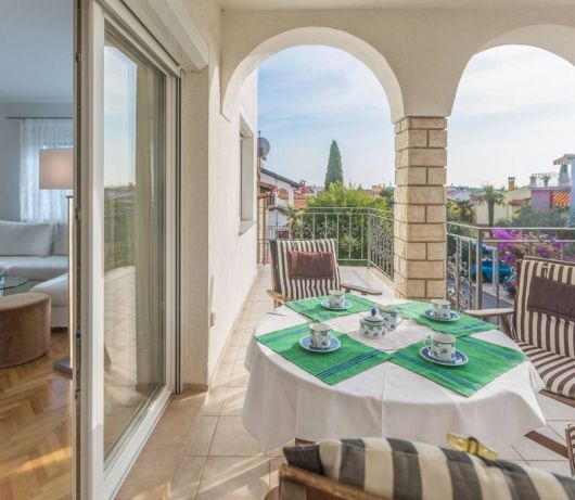 Elegant 2-bedroom apartment with balcony in Rovinj