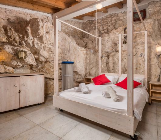 Holiday House Cave Romana