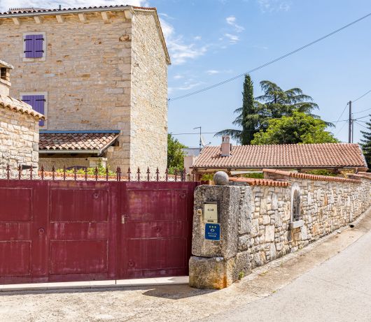 Rustic Villa Diana with pool near Rovinj