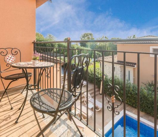 Villa Marina with pool, BBQ & parking near Poreč