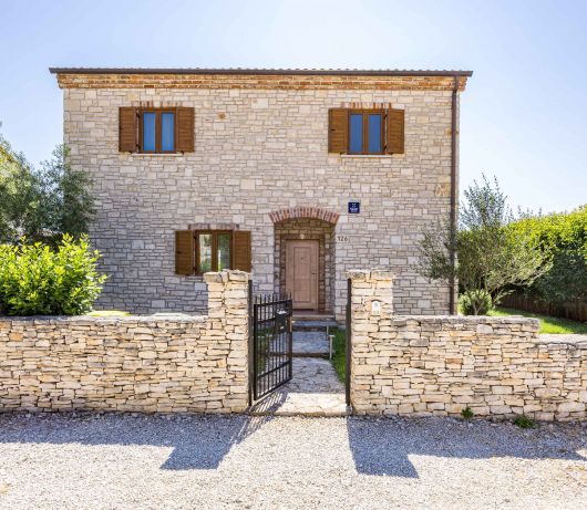 Rustic Villa Lara with pool