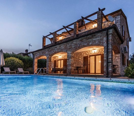 Rustic Villa Lara with pool