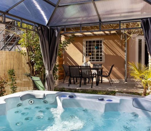 Holiday House 4 Season with jacuzzi, sauna and BBQ