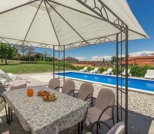 Holiday Home with pool in Višnjan