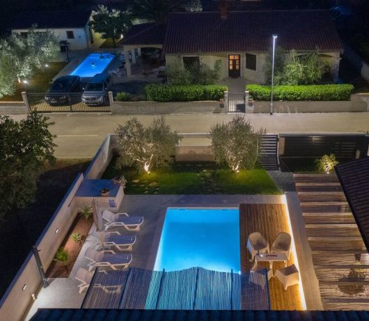 Villa moderna con 4 camere da letto e piscina vicino a Pula