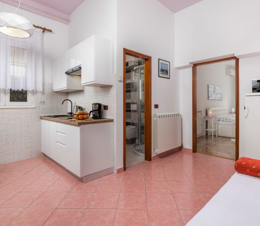Guest House Marica / 1-bedroom app with patio A2