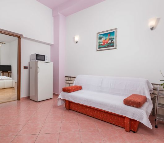 Guest House Marica / 1-bedroom app with patio A2