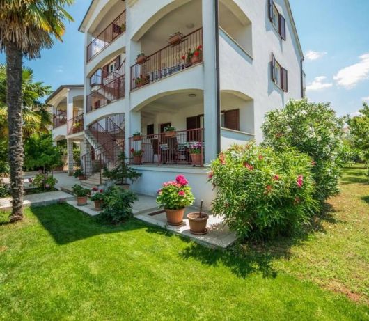 Guest house Marica / 1-bedroom app with terrace A1