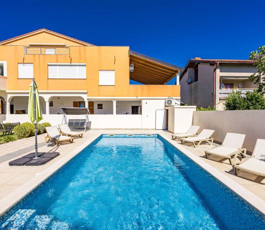Apartment with pool in Medulin A6