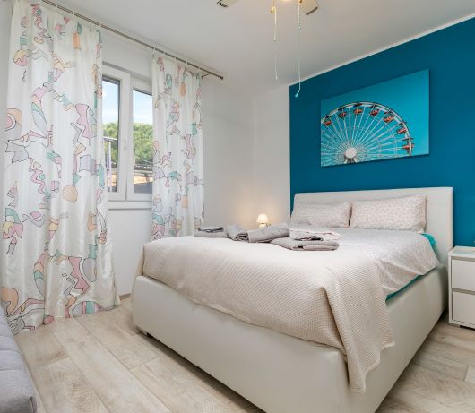 Two-bedroom app 'Castegner'-garden & free parking