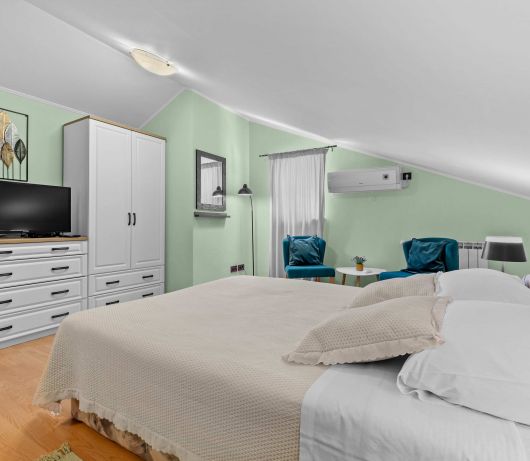 Olea Magica / 2B Apt Bianchera with terrace