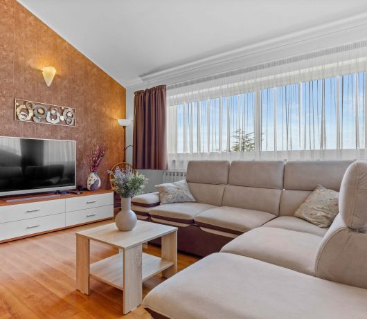 Olea Magica / 2B Apt Bianchera with terrace
