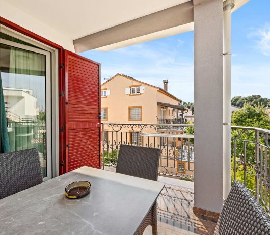 One-bedroom apartment with balcony at Villa Armin