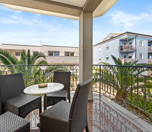 One-bedroom apartment with balcony at Villa Armin
