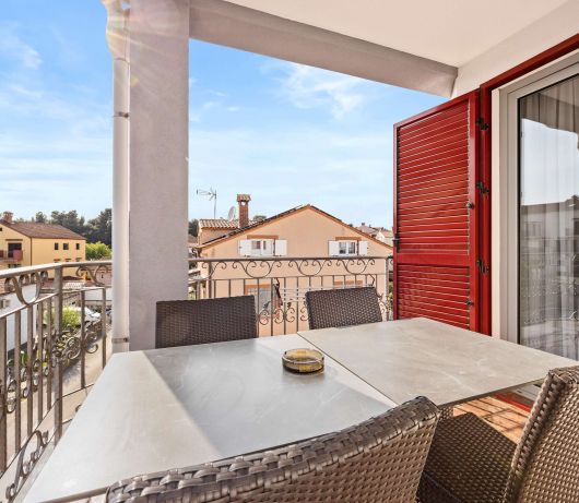 Two-bedrooms apartment with balcony at Villa Armin