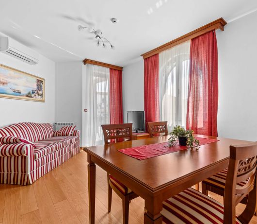 Two-bedrooms apartment with balcony at Villa Armin