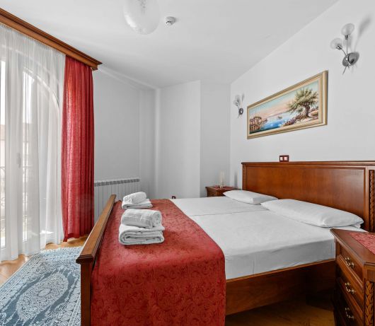 Two-bedrooms apartment with balcony at Villa Armin