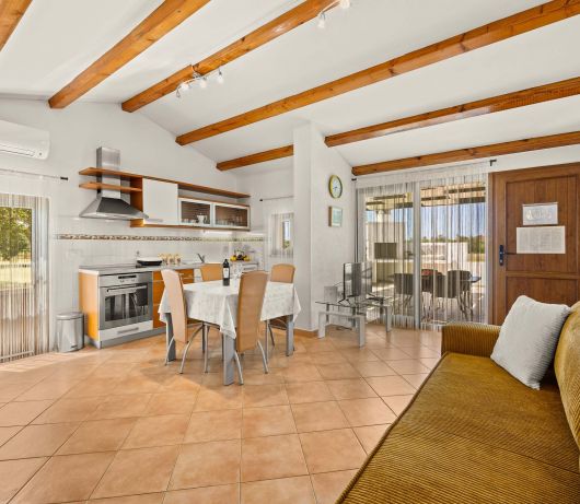 Holiday House Leo
