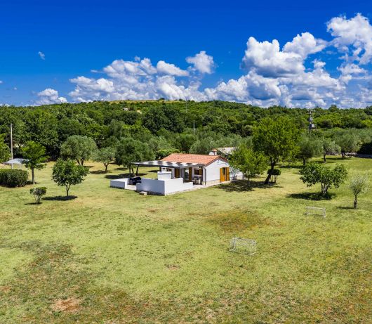 Holiday House Leo