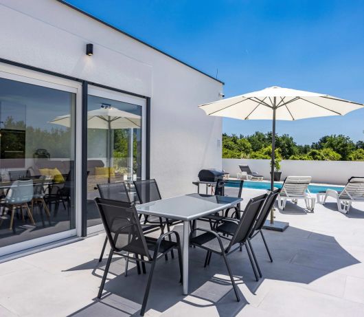 Villa Karoline with private pool