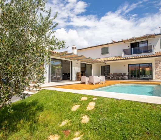 Modern Villa with 4 bedrooms and pool near Pula