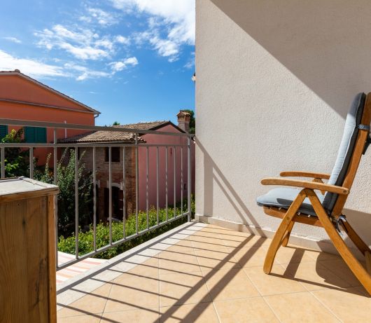 Apartment ALBIS mit einem Schlafzimmer mit Balkon und Parkplatz in Rovinj