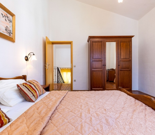 Rustikales Ferienhaus mit Pool Lara