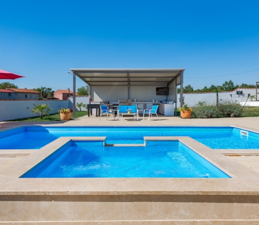 Ferienhaus in Zentralistrien mit Swimmingpool und Hydromassage