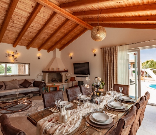 Villa Emily mit fünf Schlafzimmern und Pool in Medulin