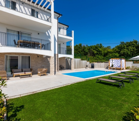 Villen Diminici / 5-Schlafzimmer-Villa mit Pool und Panoramablick auf das Meer 1F