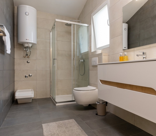 Villen Diminici / 5-Schlafzimmer-Villa mit Pool und Panoramablick auf das Meer 1F