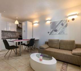EventHouse / Two-bedroom apartment with balcony and BBQ area A1
