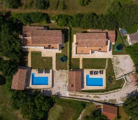 Countryside villa / Diletta with pool and garden