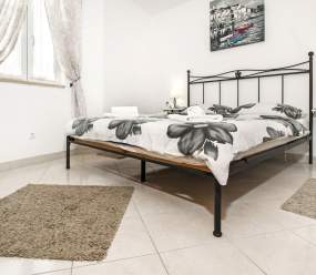 Apartments Casa Flores / One-Bedroom Apartment Flores 1