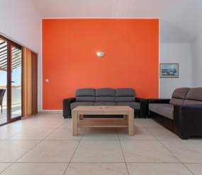 Family apartments Medulin / A1 Exclusive one-bedroom apartment with shared pool for 4 persons