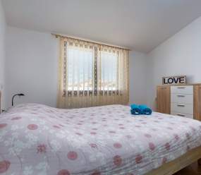 Family apartments Medulin / A1 Exclusive one-bedroom apartment with shared pool for 4 persons