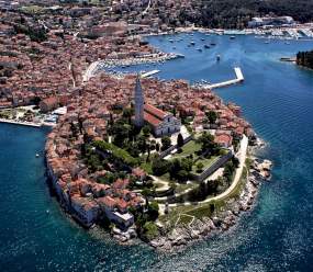 Sorgenfrei two-bedroom apartment in Rovinj Old Town