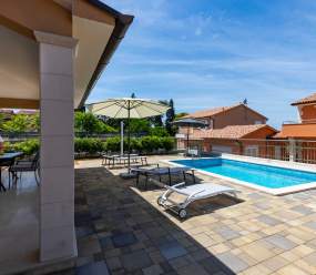 Villen Resort in Pula / Luxusvilla mit privatem Pool 13H