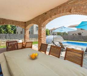 Beautifull stone Villa with pool for 8 persons