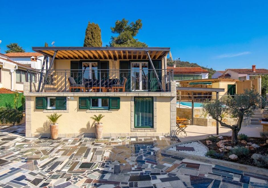 Villa Ivona with heated pool in Rovinj