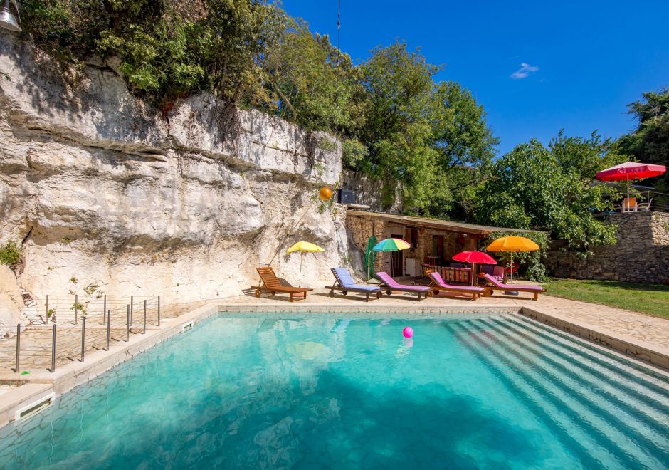 Holiday House Cave Romana