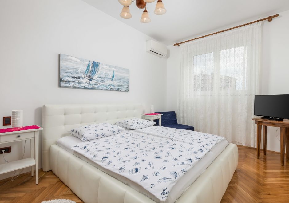 Guest House Marica / 1-bedroom app with patio A2