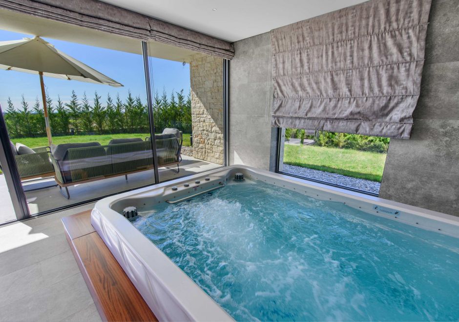 Villa Miracle with pool, hydromassage & sauna