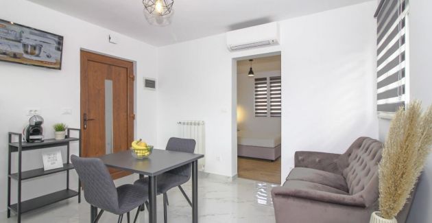 Modern studio for 2 with balcony in Rovinj